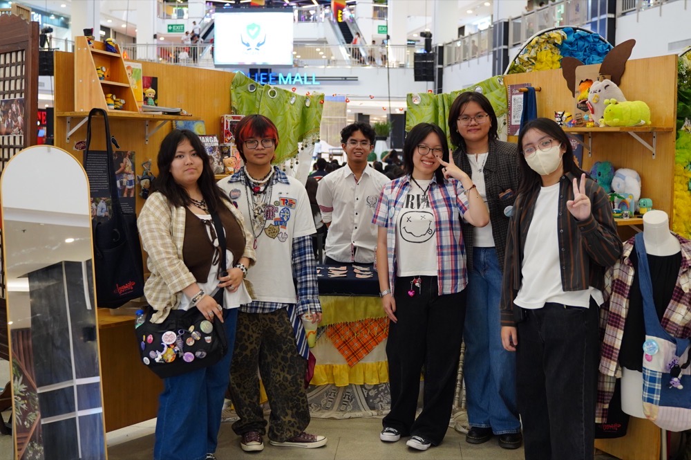 Students of Brightwoods School, Philippines, with Inspirit upcycled patchwork bags